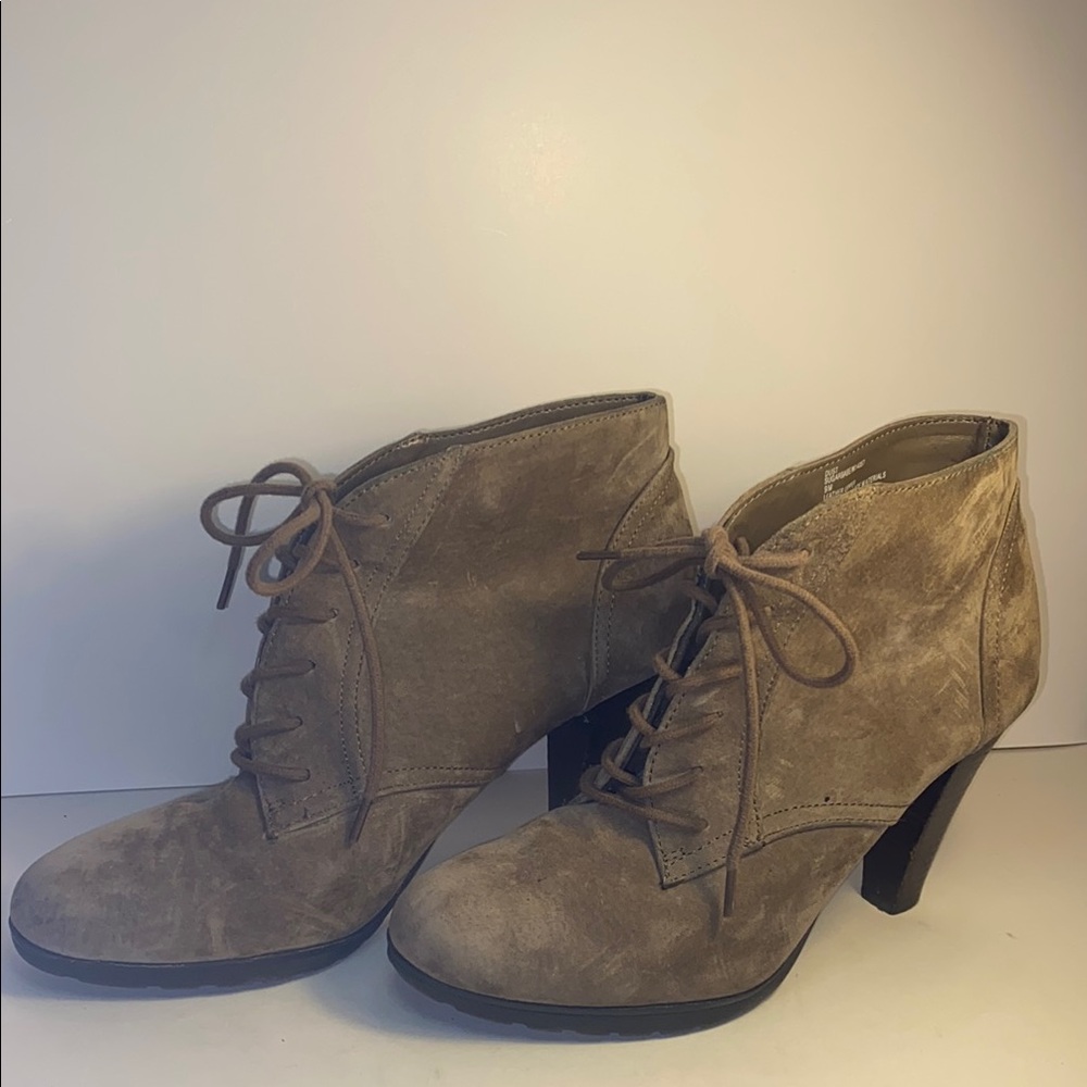 Women's Tan Lace-Up Ankle Boots